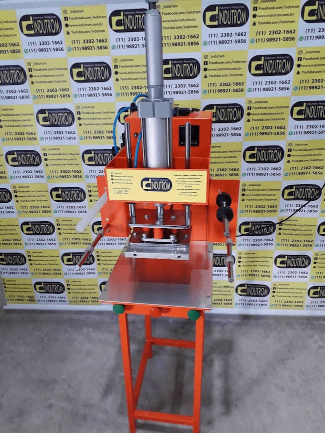 Máquina de foil stamping: entenda como funciona de forma simples